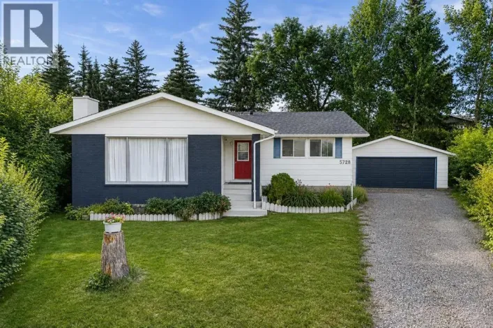 5728 51 Avenue, Ponoka