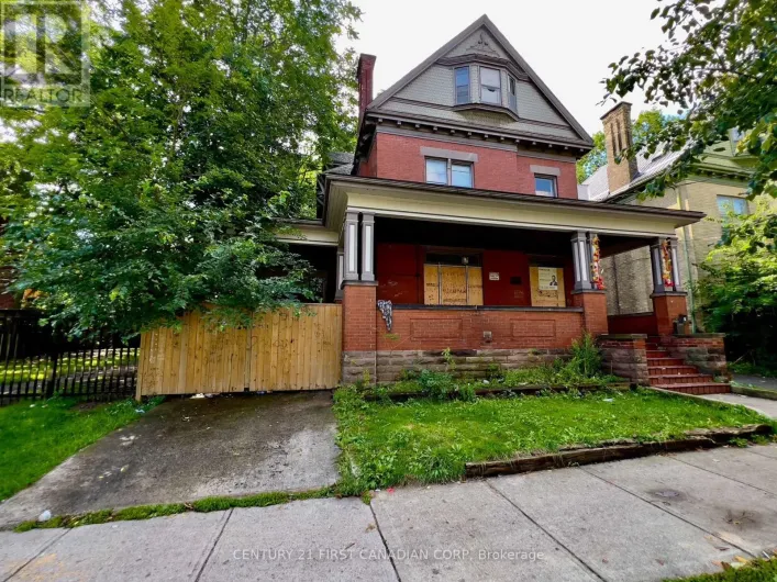 575 QUEENS AVENUE, London East