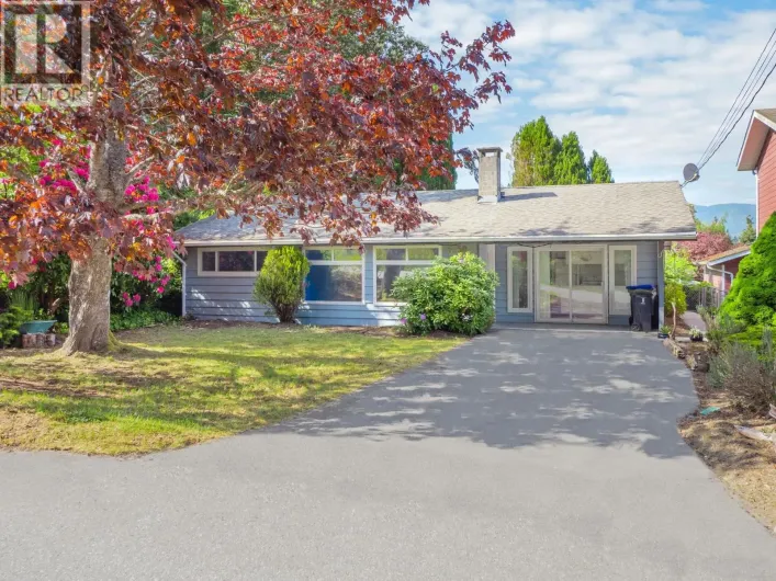 5750 SPINDRIFT STREET, Sechelt