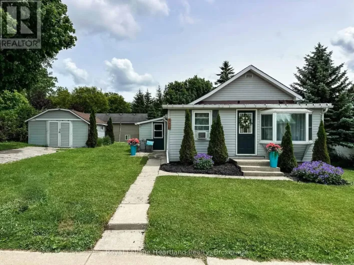 576 QUEEN STREET, North Huron