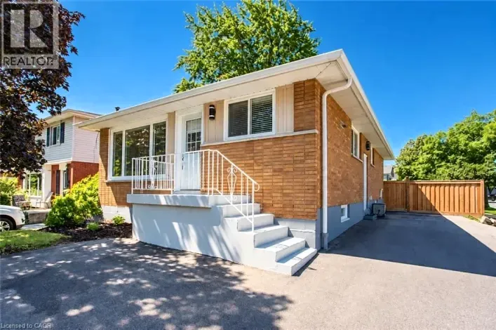 576 TURNER Drive, Burlington