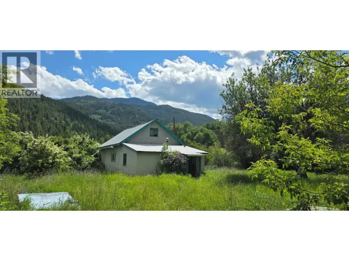 5778 highway 97, Falkland