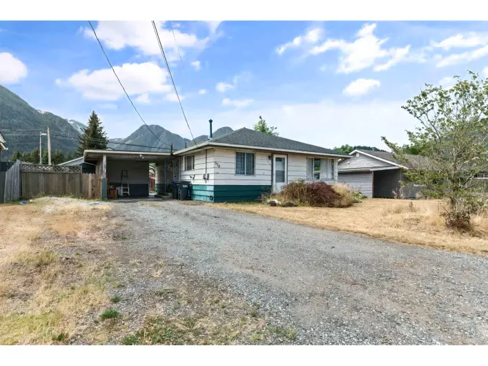578 THACKER AVENUE|Hope, Hope