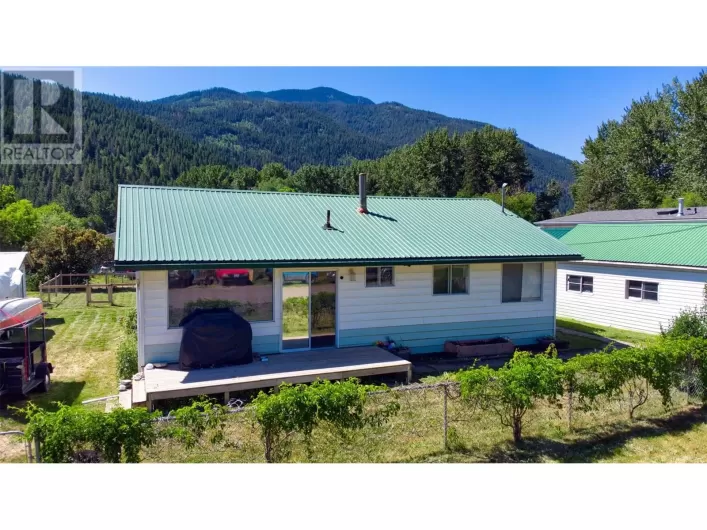 5783 Ponderosa Road, Falkland