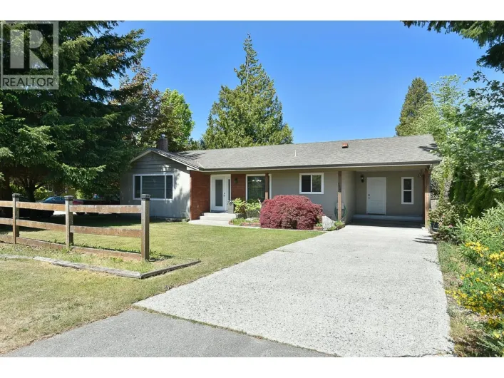 5784 MEDUSA STREET, Sechelt