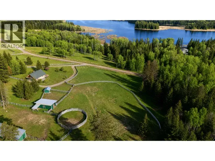 House for sale: 5785 SIMON LAKE ROAD, 100 Mile House