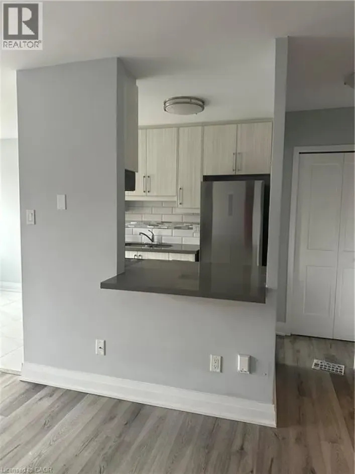 579 CLARE Avenue Unit# 310, Welland