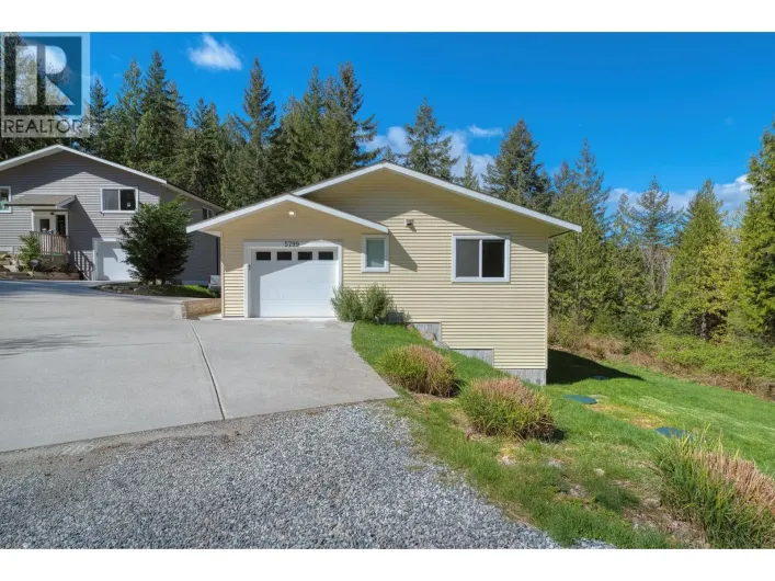 5797-5799 SANDY HOOK ROAD, Sechelt
