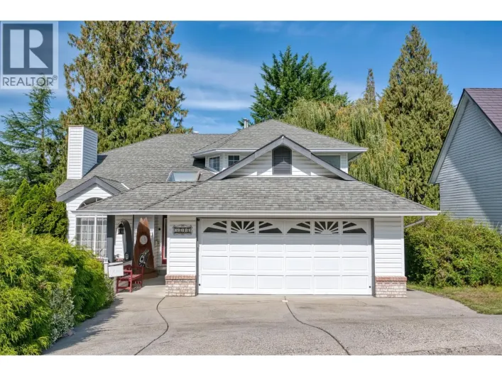 5818 TRAIL AVENUE, Sechelt