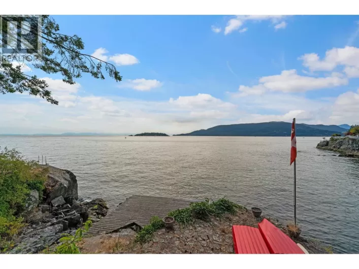 5834 EAGLE ISLAND, West Vancouver