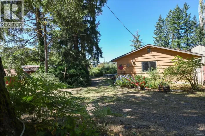 5835 Island Hwy N, Courtenay
