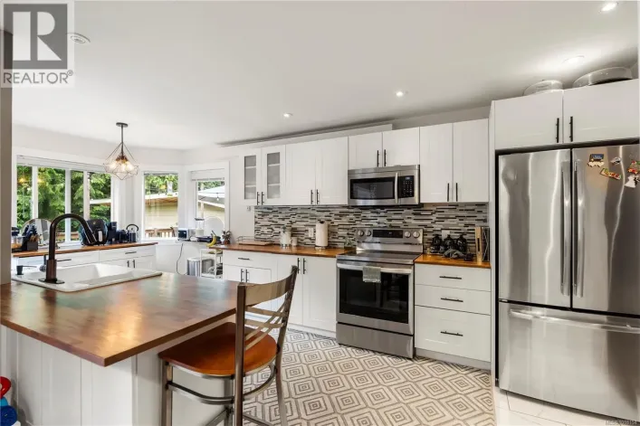 5839 Blythwood Rd, Sooke