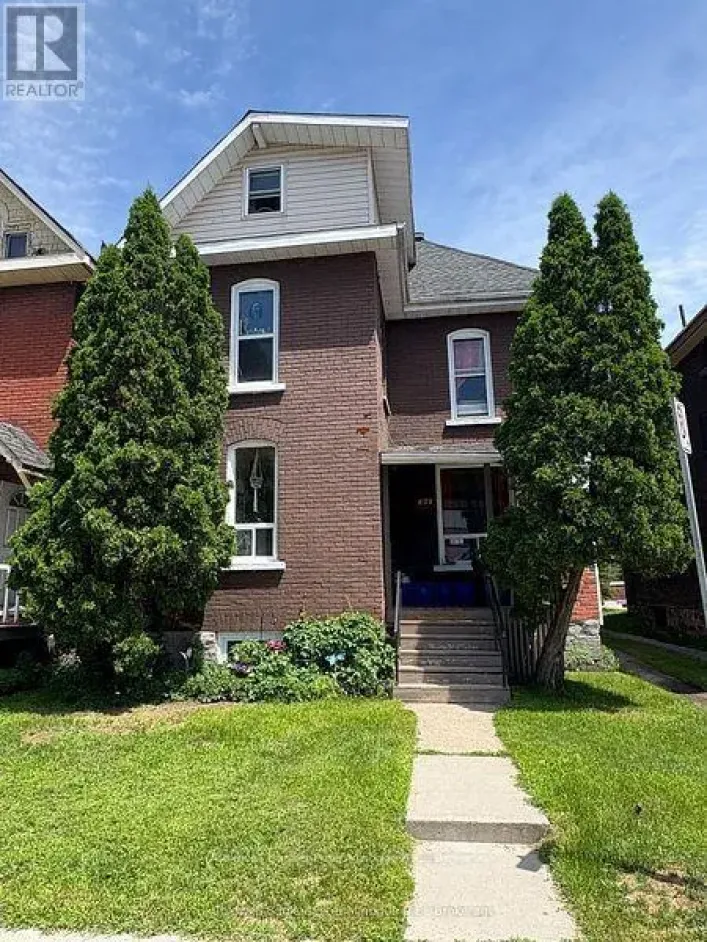 586 MAIN STREET E, North Bay