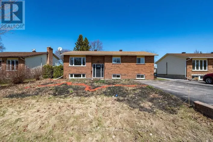 587 ALFRED STREET E, Pembroke