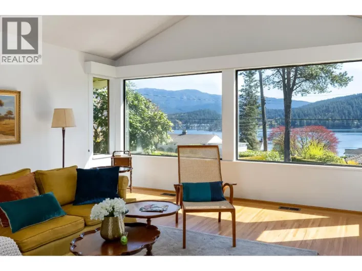 587 BEACHVIEW DRIVE, North Vancouver