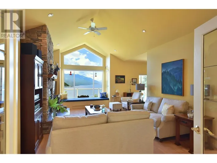 5870 SKOOKUMCHUK ROAD, Sechelt