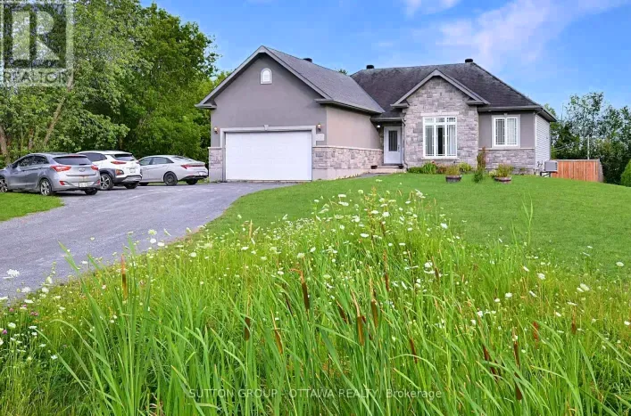 588 RUSSELL ROAD, Clarence-Rockland