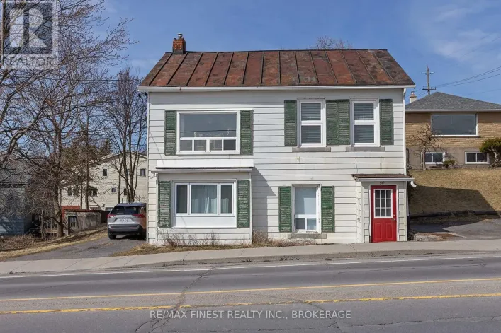 589 KING STREET W, Kingston
