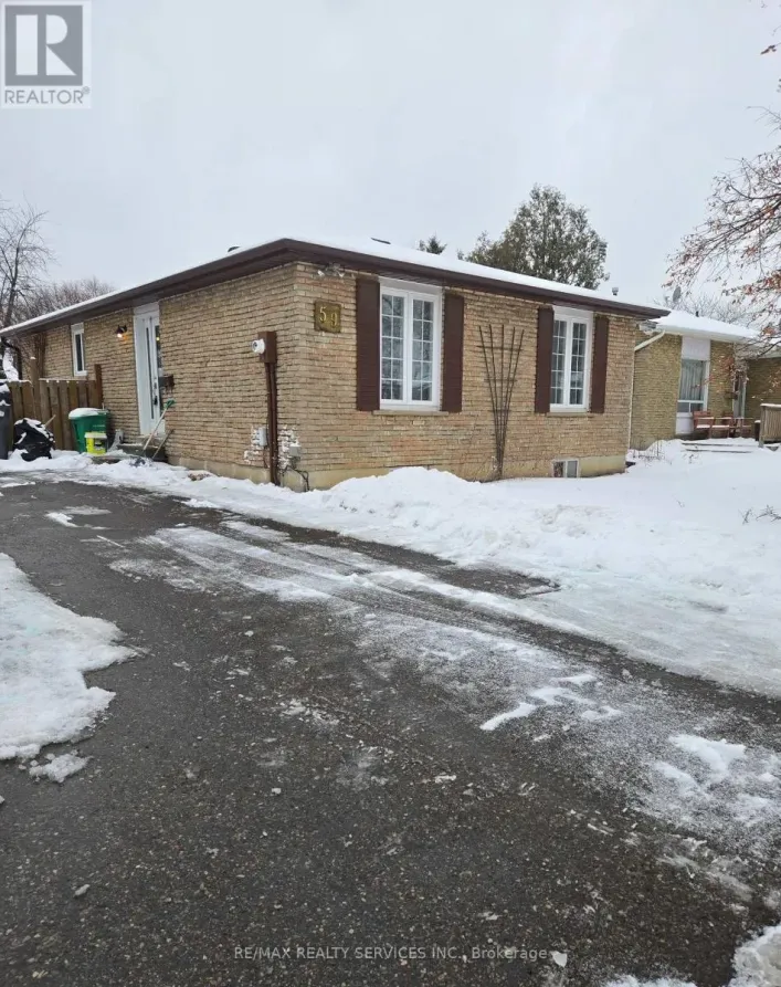 59 REIGATE AVENUE, Brampton