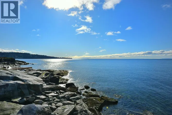 5907 SUNSHINE COAST HIGHWAY, Sechelt