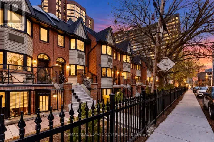 590A - 574 WELLINGTON STREET W, Toronto