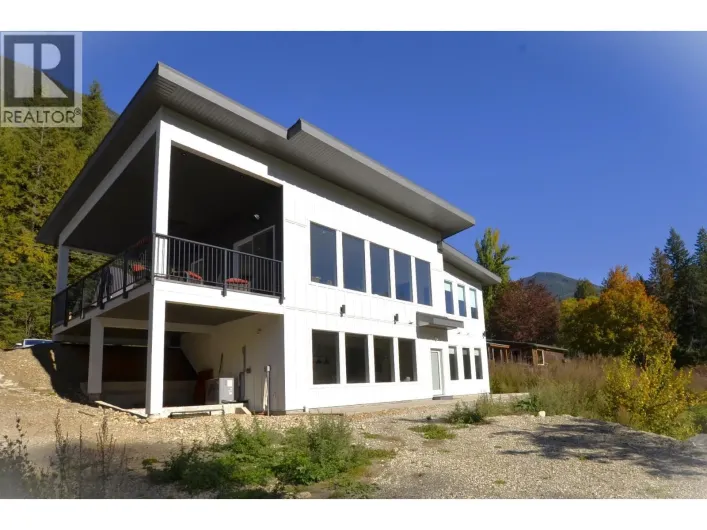 House for sale: 5916 Ferguson Frontage Road, Malakwa