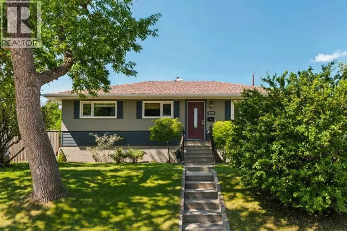 5919 Thornton Road NW, Calgary