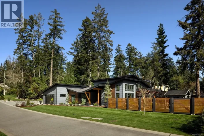 593 Downey Rd, North Saanich