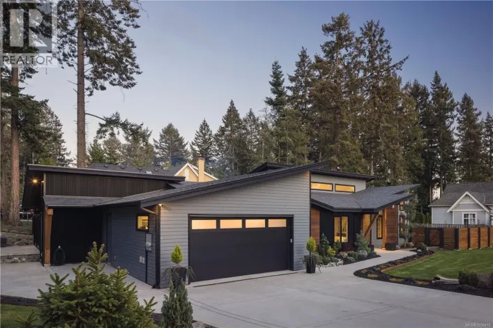 593 Downey Rd, North Saanich