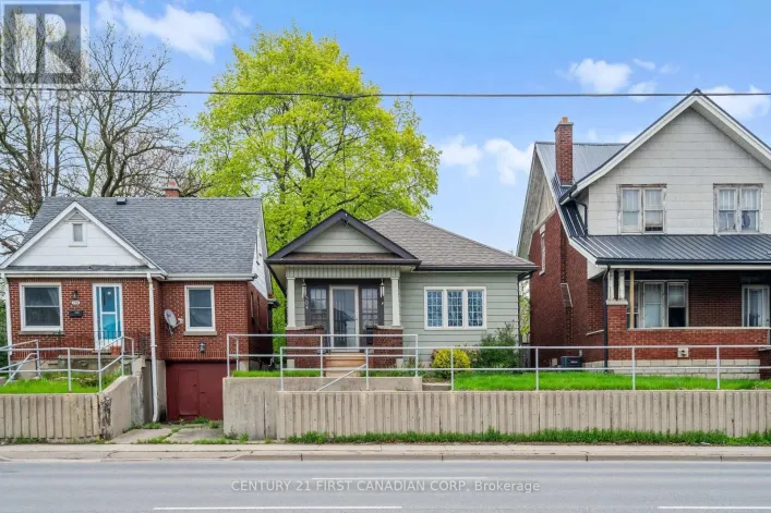 House for sale: 594 HIGHBURY AVENUE N, London East