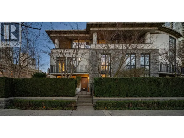 595 BEACH CRESCENT, Vancouver