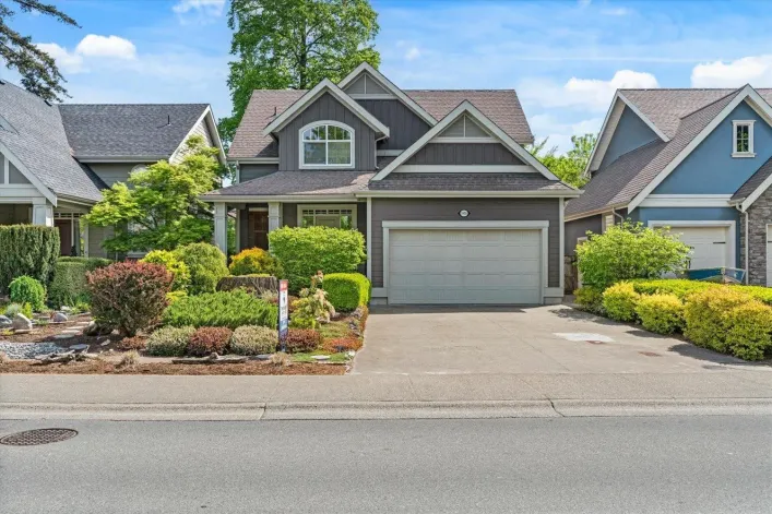 5950 SAPPERS WAY|Garrison Crossing, Chilliwack