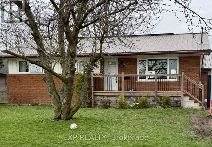 597 GOLD STREET, Warwick