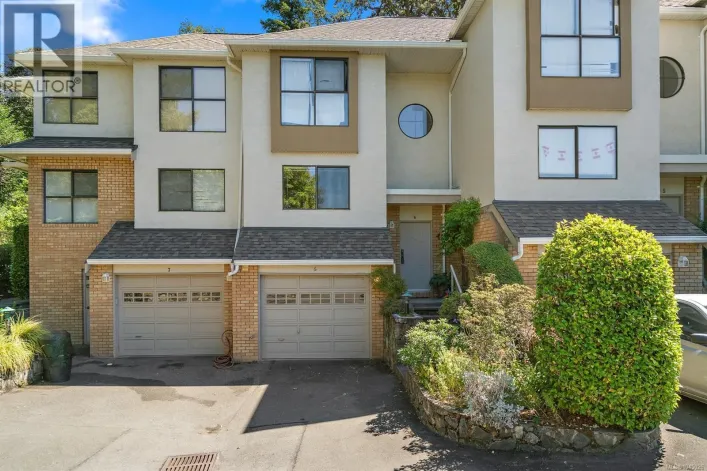 6 1404 McKenzie Ave, Saanich