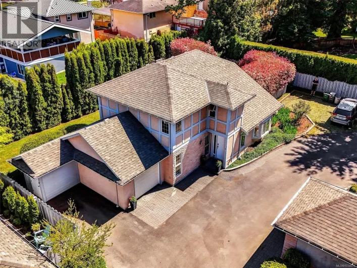 6 1809 McKenzie Ave, Saanich