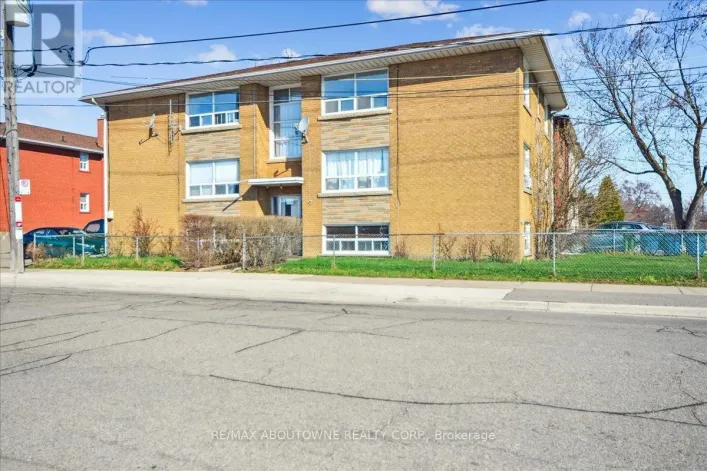 6 - 2 WESLEY STREET, Toronto