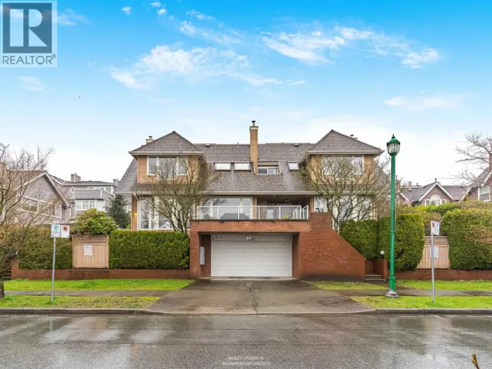 6 220 E KEITH ROAD, North Vancouver