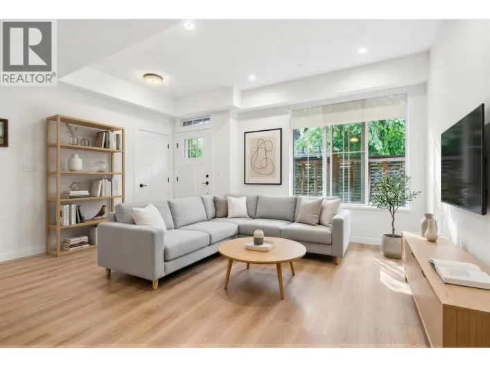 6 237 RIDGEWAY AVENUE, North Vancouver
