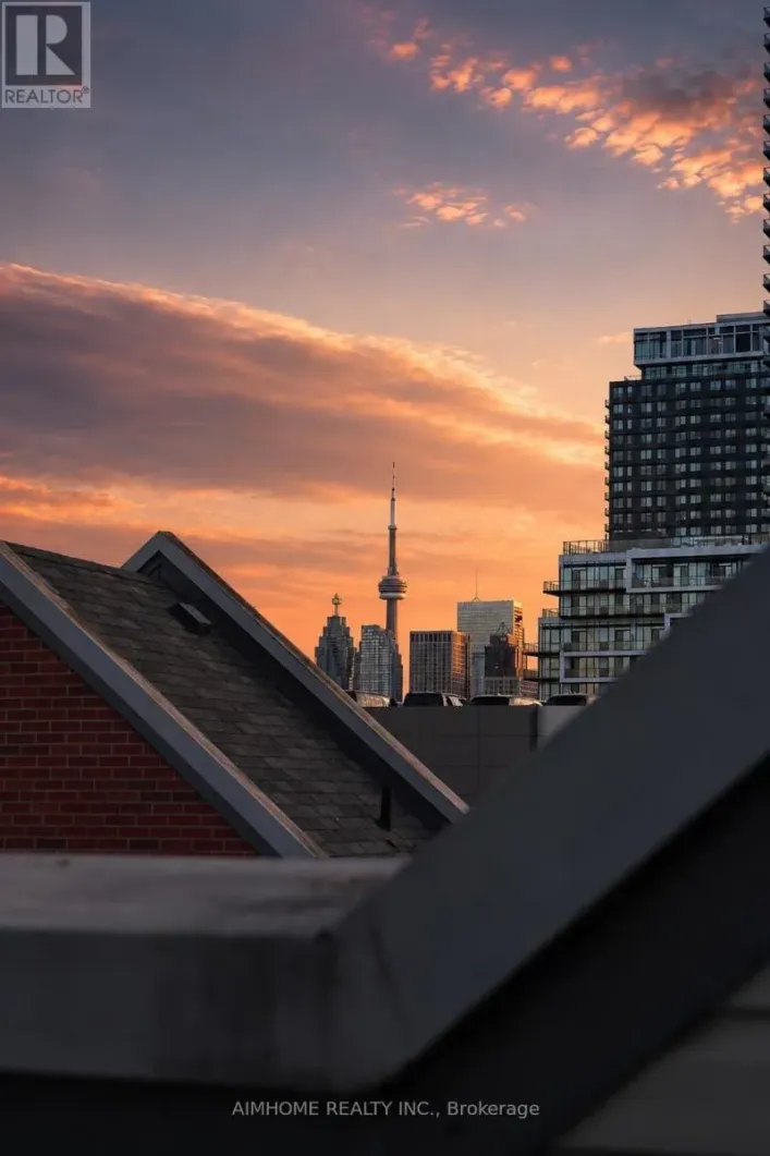 6 - 29 FRANCES LORING LANE, Toronto