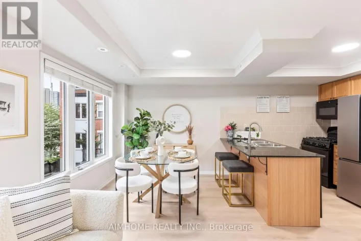 6 - 29 FRANCES LORING LANE, Toronto