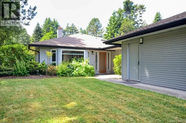 6 4630 Lochside Dr, Saanich
