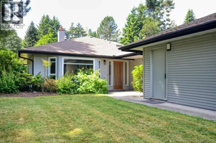 6 4630 Lochside Dr, Saanich