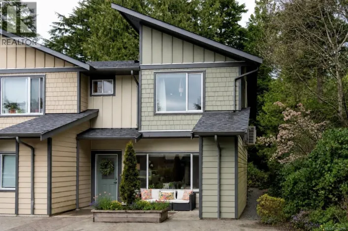 6 625 Hellesen Dr, Tofino