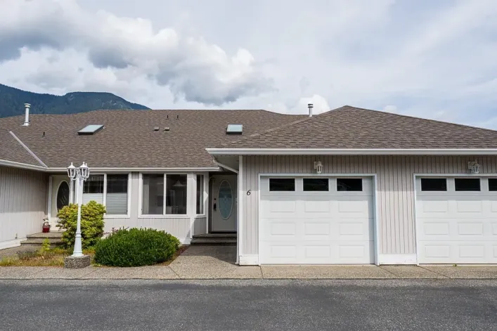 6 659 DOUGLAS STREET|Hope, Hope