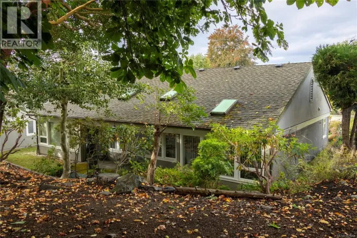 6 735 Moss St, Victoria