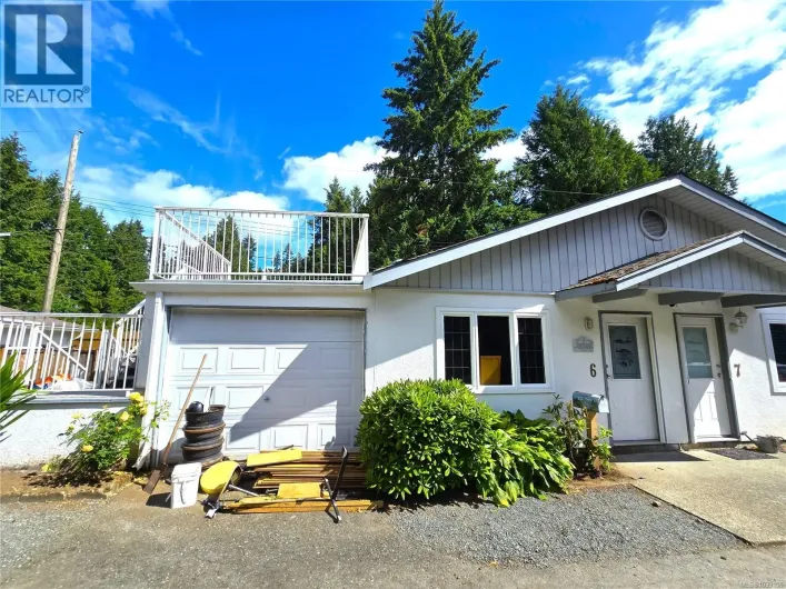 6 8248 Island Hwy S, Courtenay