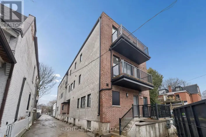 6 - 91 BARTON AVENUE, Toronto