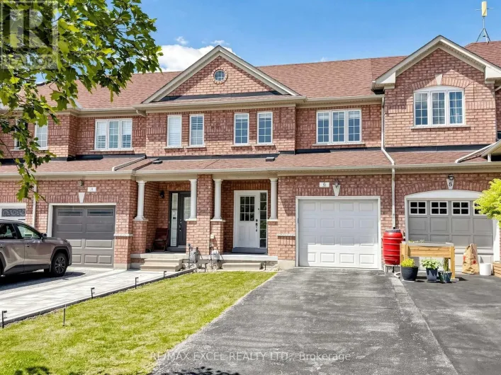 6 BARR CRESCENT, Aurora
