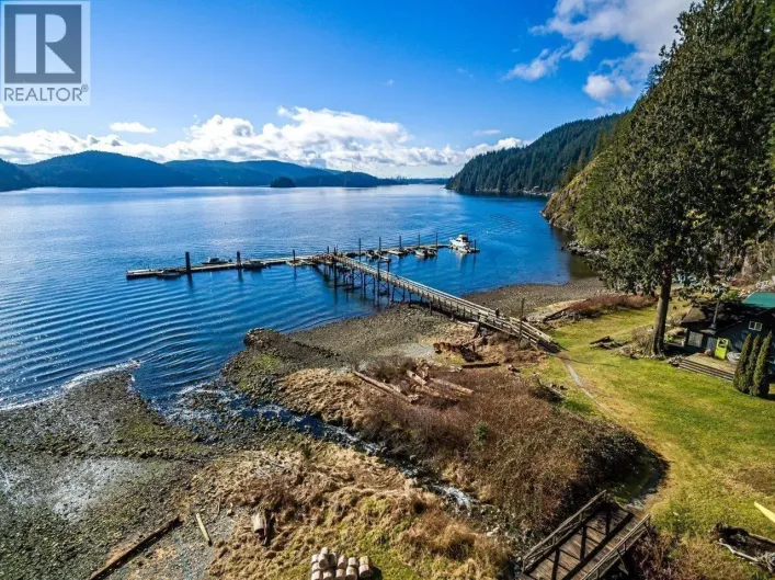 6 BRIGHTON BEACH, North Vancouver