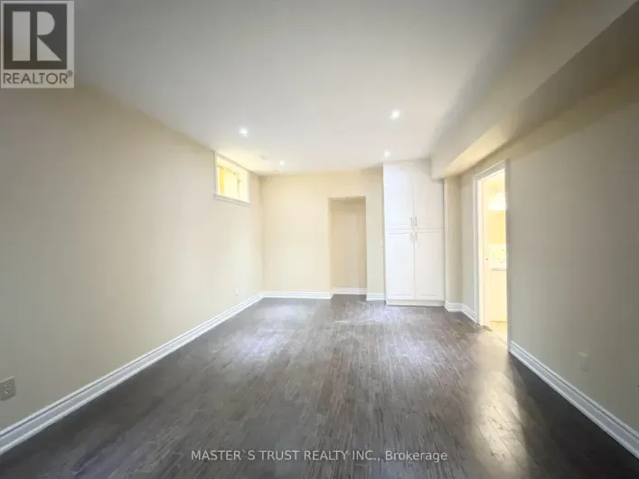 6 CADMUS ROAD, Toronto
